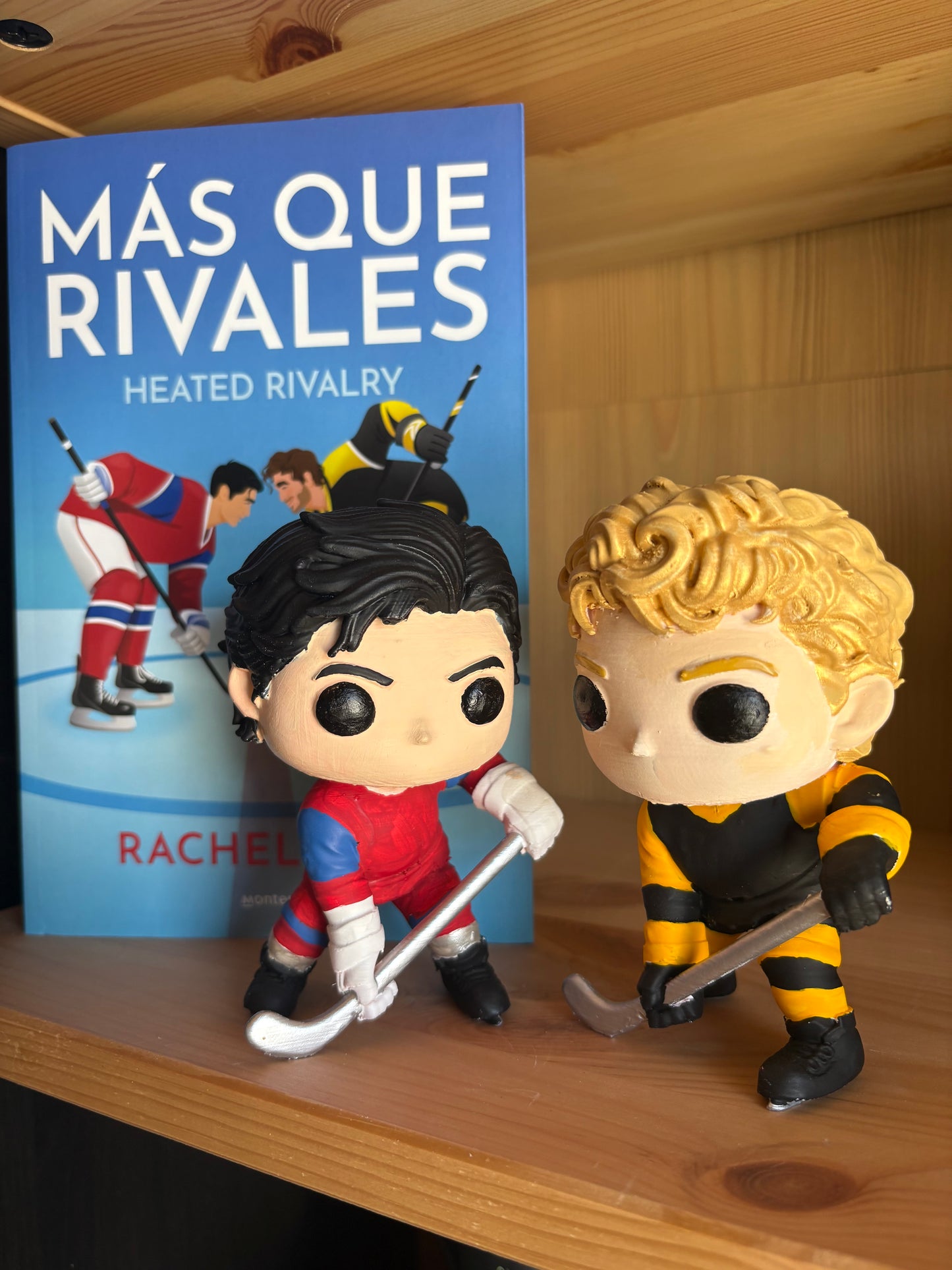 Pareja de Figuras Inspiradas en Heated Rivalry
