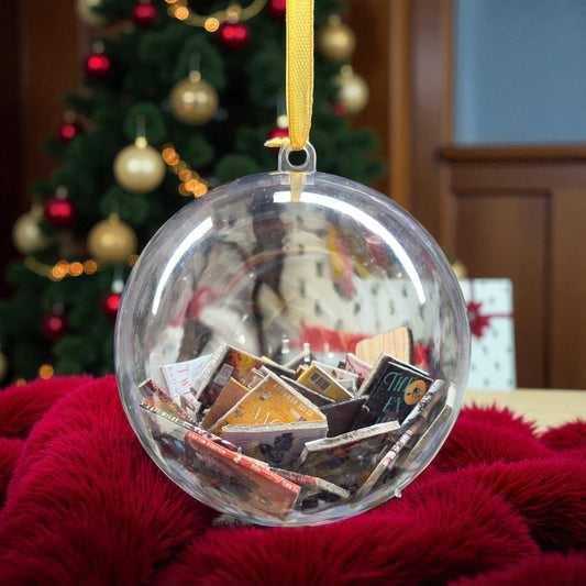 Bola Navideña con 50 Mini Libros – Edición Literaria Especial
