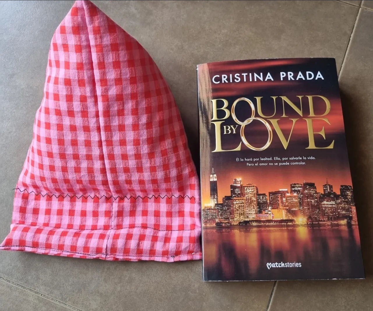 Cojín Soporte Lector Artesanal – Relájate, Lee y Respira Bienestar