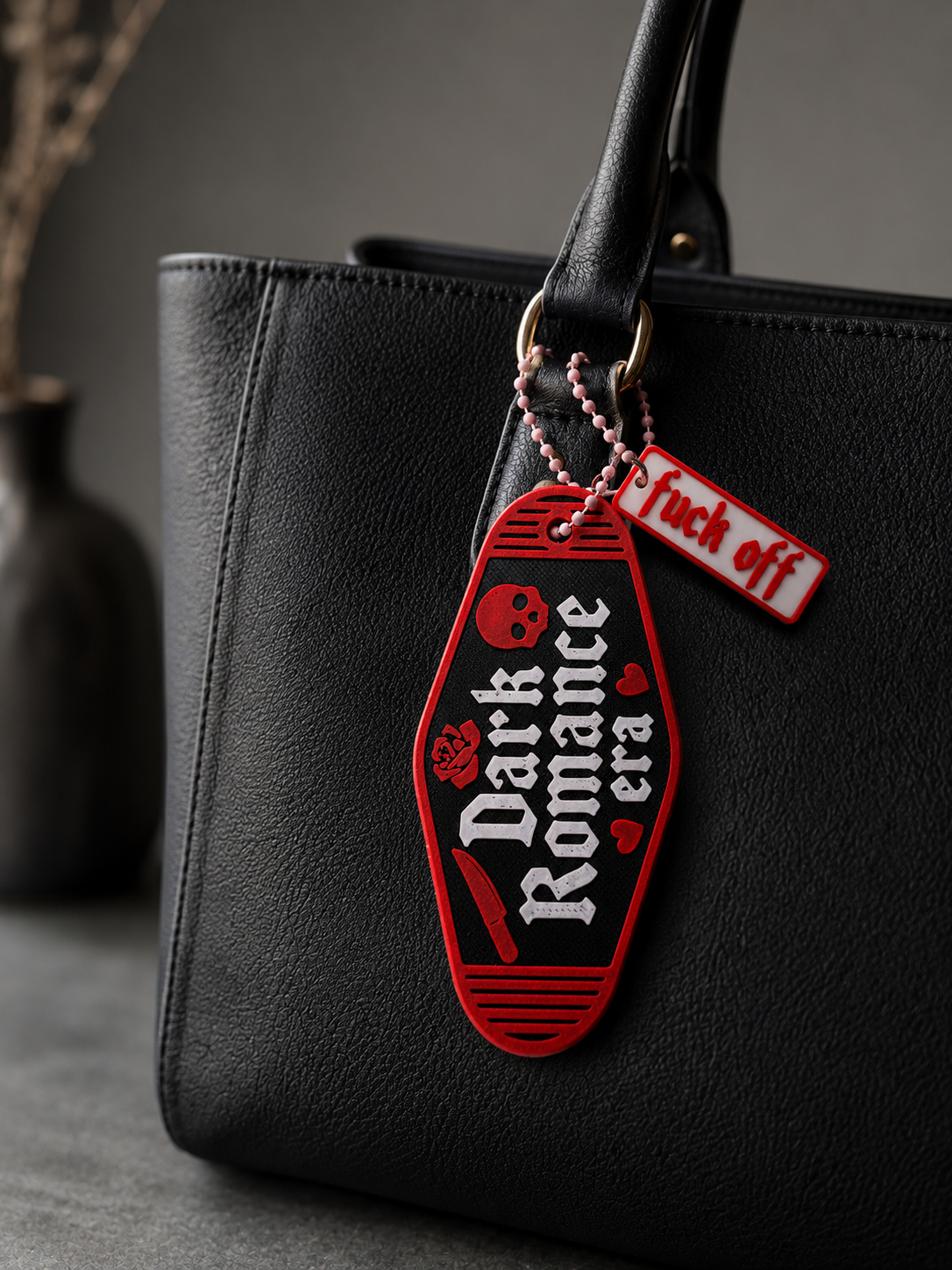 Llavero / Cuelga bolso “Dark Romance”