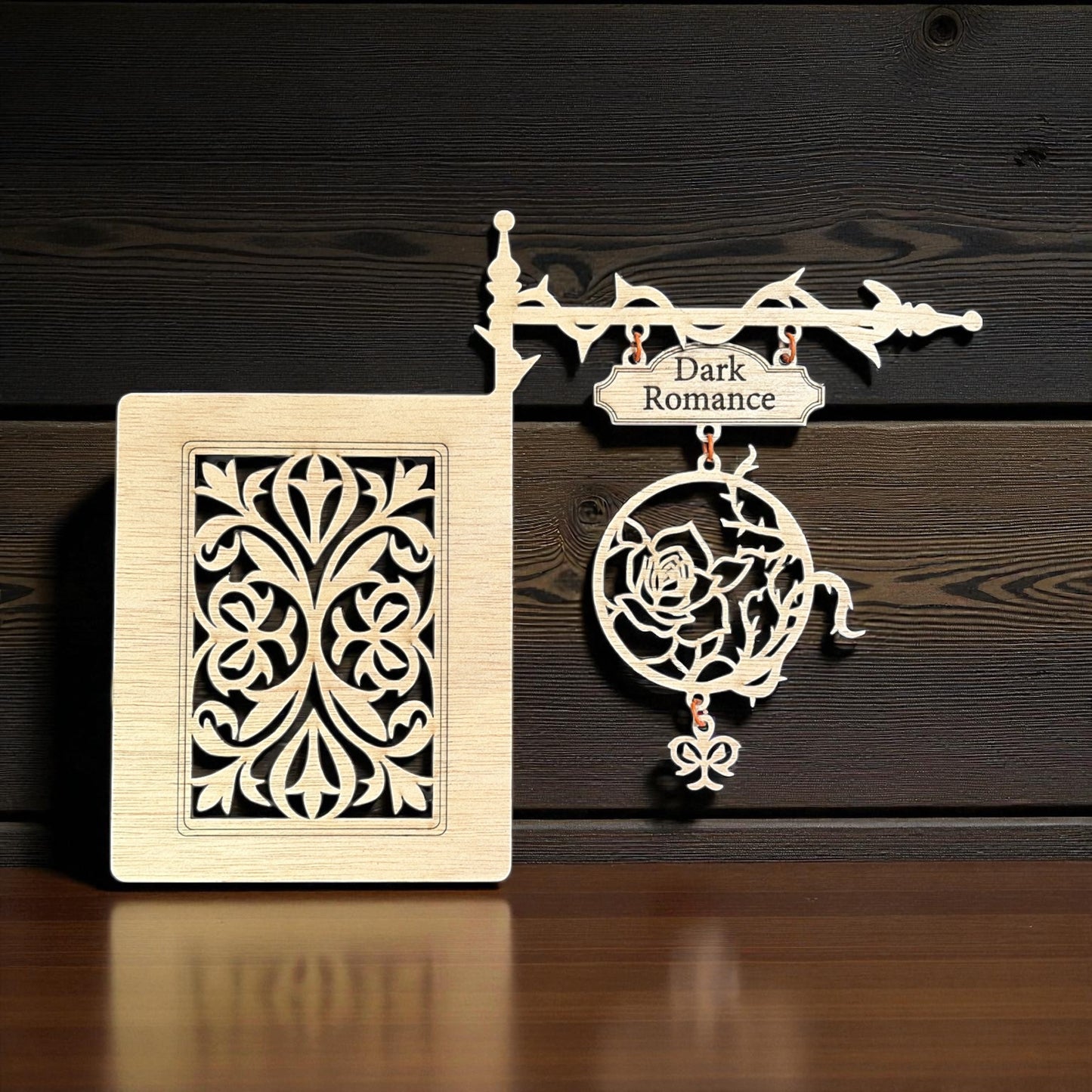 Separador de Libros de Madera Grabada – Géneros Literarios